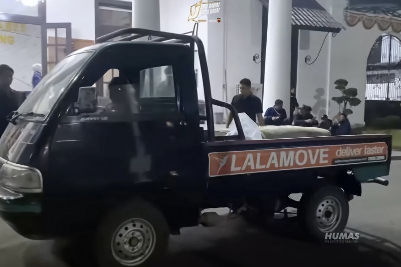Sopir curiga bau menyengat dari kardus berisi jasad di Bandung