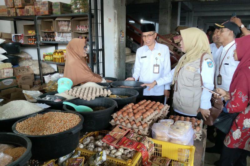 TPID Mataram pantau ketersediaan bahan pangan di pasar tradisional