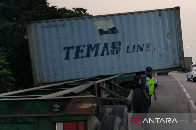 Gagal jaga jarak jadi pemicu kecelakaan kontainer di Tol Wiyoto Wiyono
