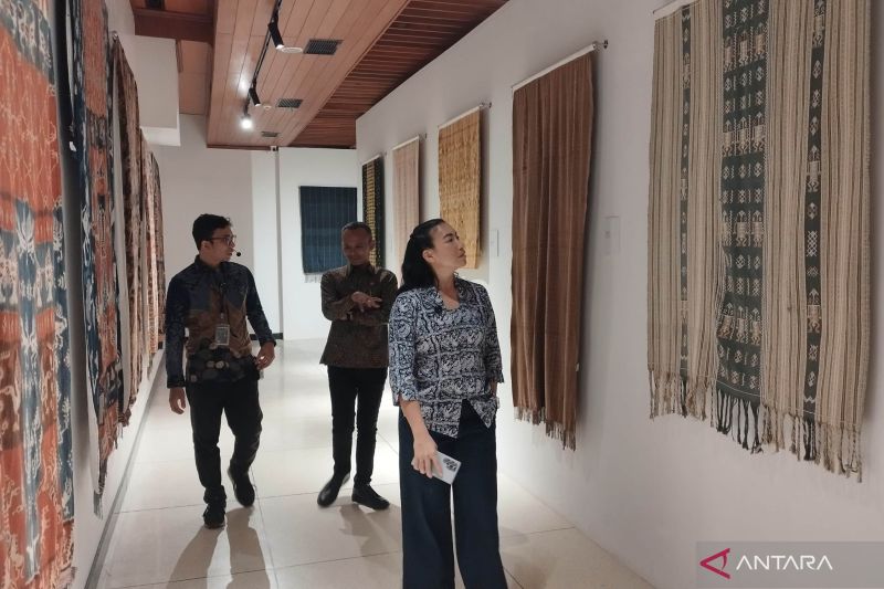Komisi VII DPR ajak pemda optimalkan anjungan di TMII
