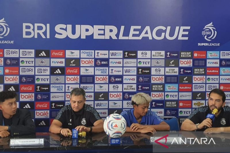 Pelatih Arema FC minta pemain tampil agresif hadapi Isen Mulang
