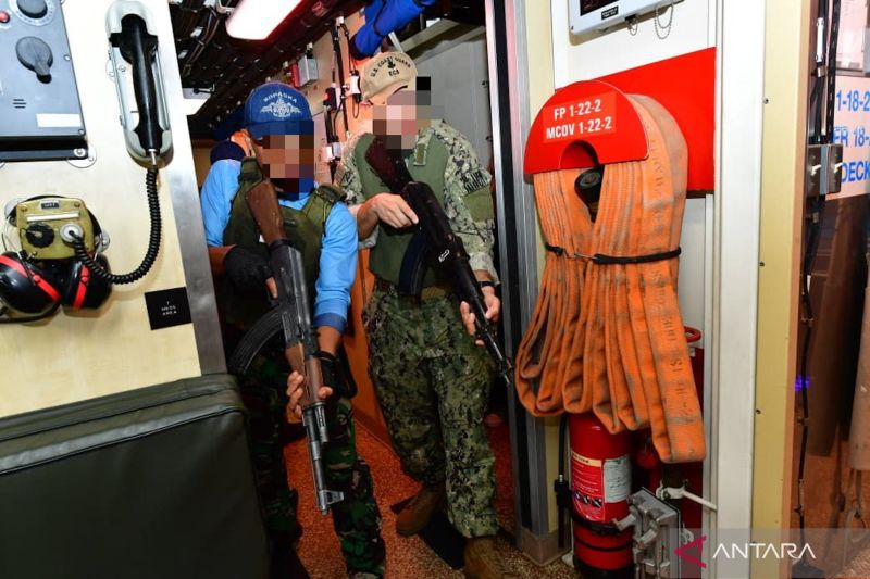 Kopaska dan US Navy kolaborasi asah kemampuan operasi militer di kapal