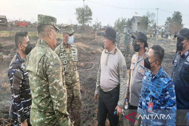 Kapolda Kalsel gandeng TNI AL dan AU datangkan cairan inovasi karhutla