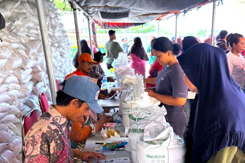 Pemerintah salurkan bantuan pangan kepada 5.370 KK di Sukapura Jakut