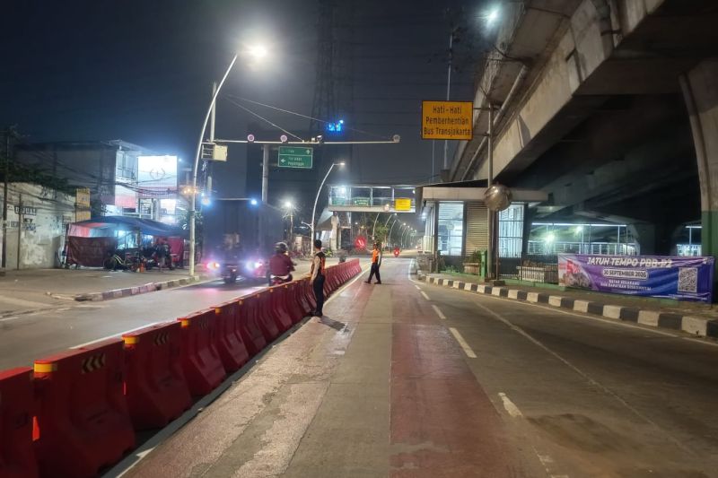 Sudinhub Jakut perpanjang pembatas jalan di Jalan Yos Sudarso
