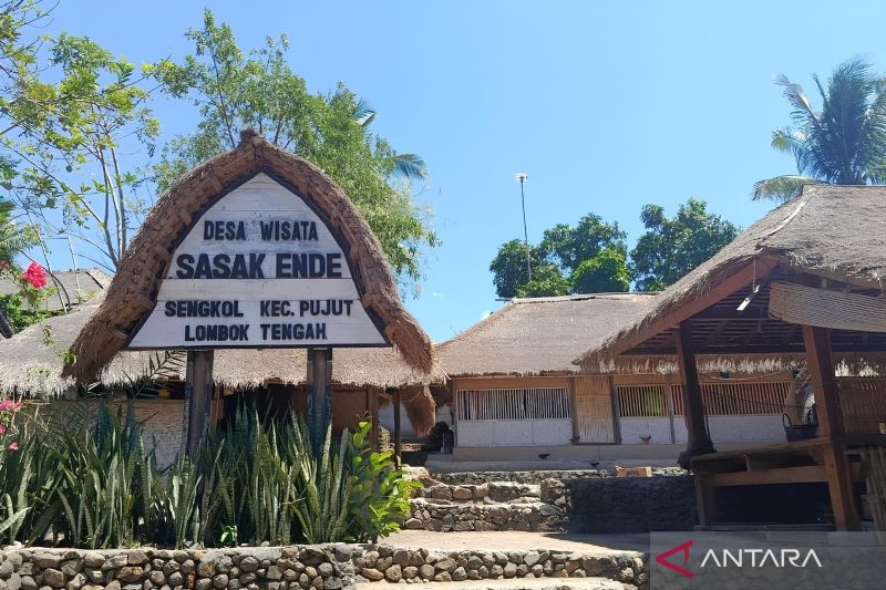 Kampung Adat Ende jadi alternatif wisata budaya pascakebakaran Sade