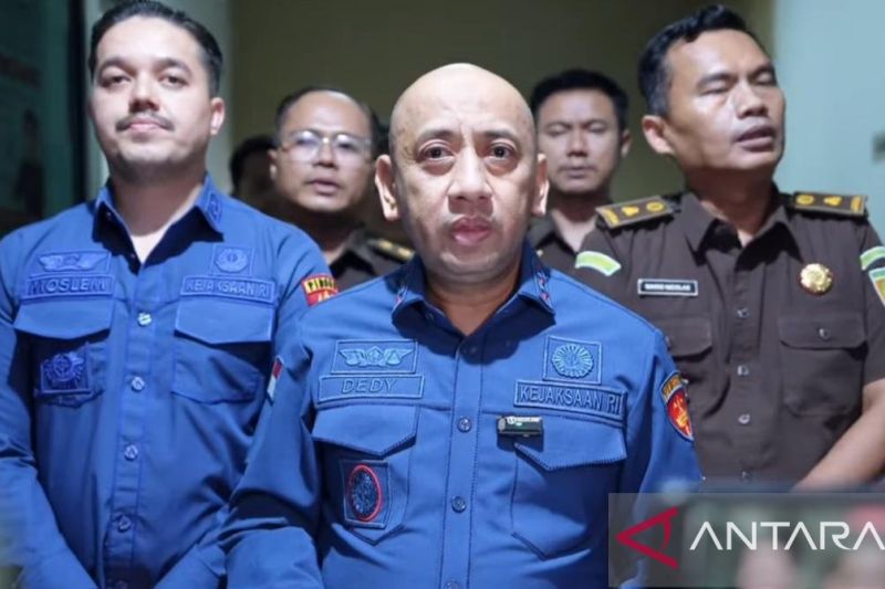 Kejari Karawang tahan tiga tersangka dugaan korupsi KPR