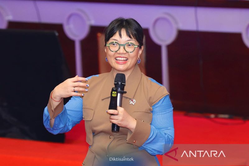 Cegah disinformasi, Wamen Stella: Hati-hati terima informasi dari AI