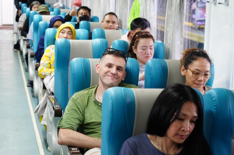 Melalui Kereta Api, Wisman Menjangkau Keindahan Nusantara dari Sumatra