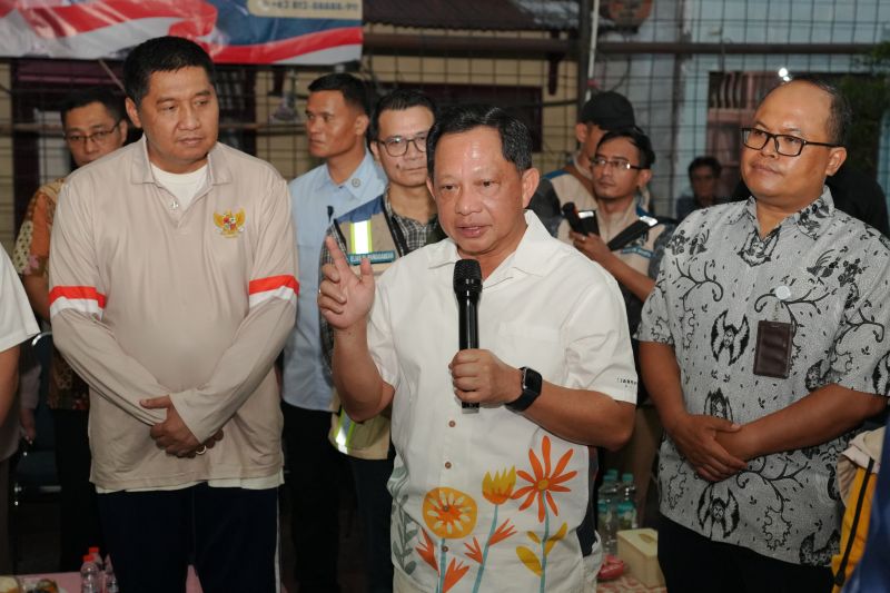 Mendagri inspeksi pelaksanaan Program Bedah Rumah di Bukit Duri