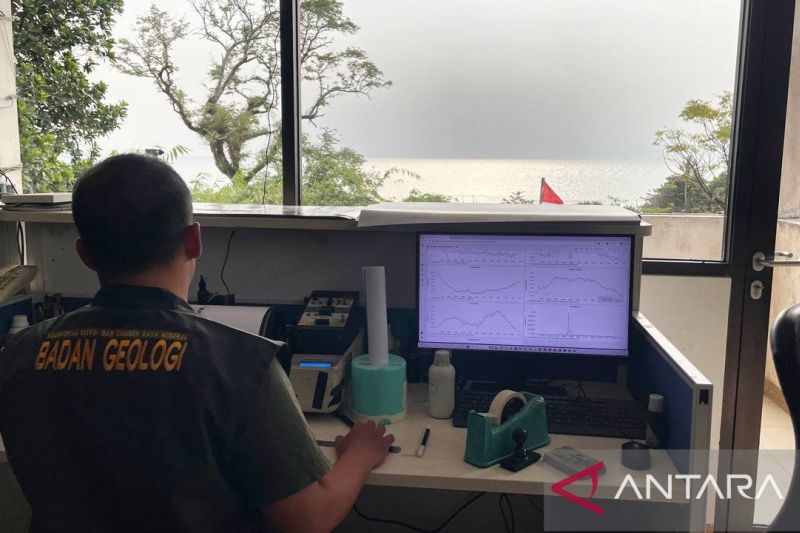 Erupsi menerus Gunung Anak Krakatau catat intensitas tertinggi 2026