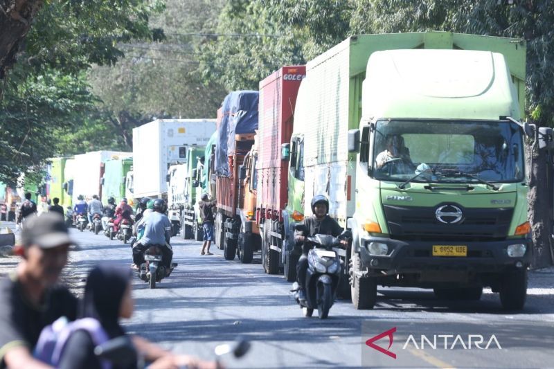 ASDP Ketapang:  Antrean panjang akibat peningkatan volume kendaraan
