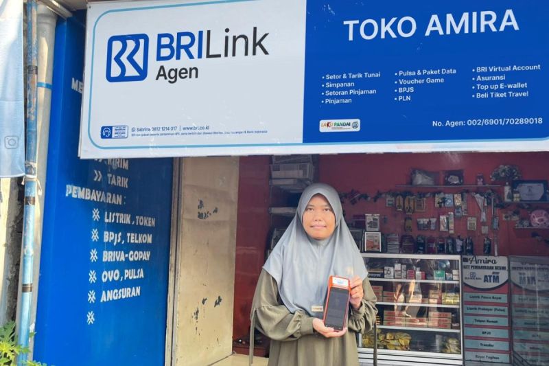 Satu Dekade Bersama BRI, Dwi Astuti Kembangkan Usaha dan Layani Masyarakat Lewat BRILink Agen di Kediri