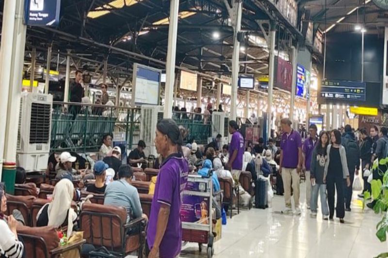 KAI Daop 6 Tambah Perjalanan Kereta Akibat Bandara Ditutup