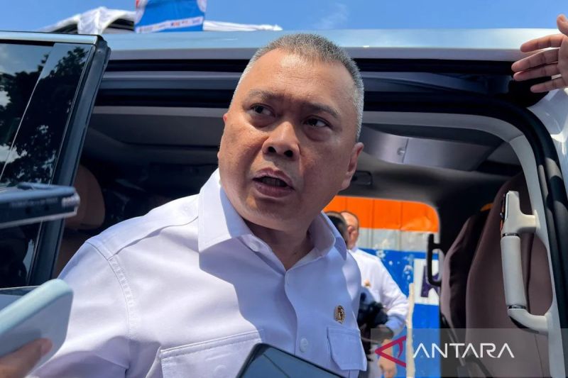 Menhub: Perjalanan bisa pakai kereta-kapal-bus selama bandara ditutup