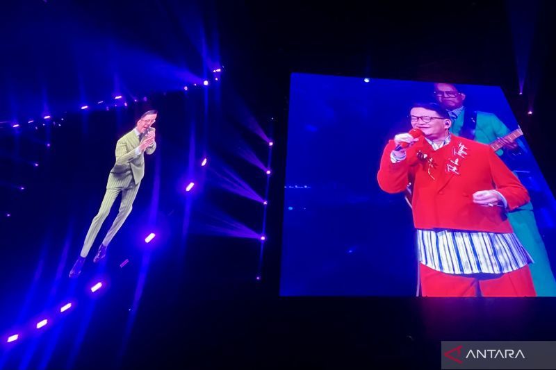 Kahitna menghadirkan Carlo Saba secara virtual di Konser 40 Tahun