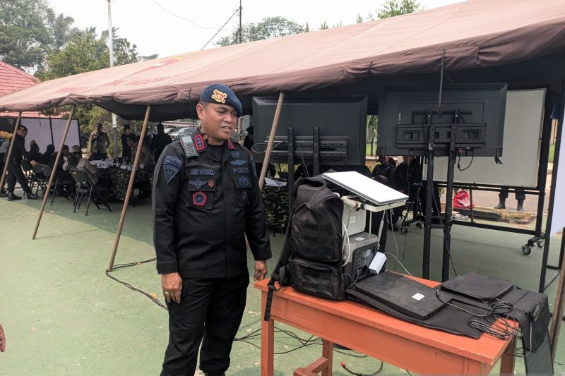 Brimob Polda Sumsel bekali personel karhutla dengan perangkat satelit Starlink