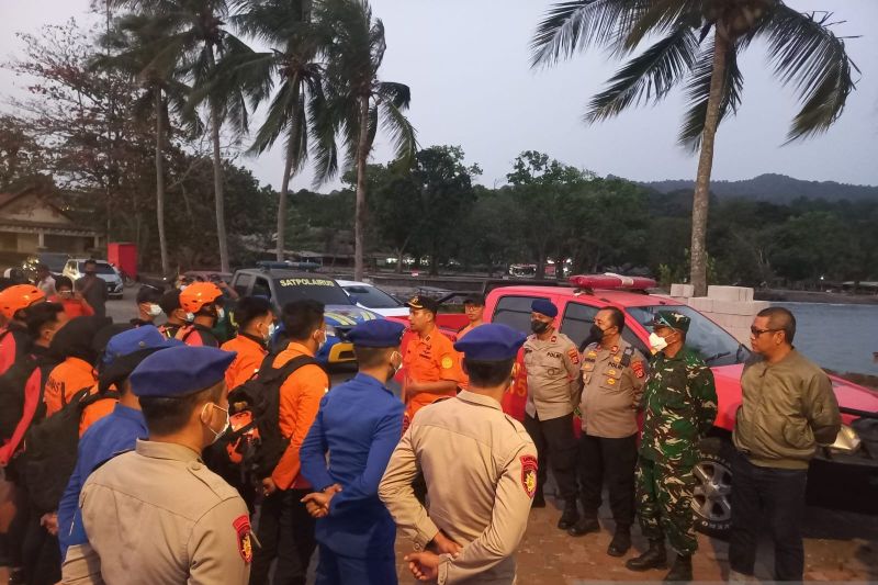 Tim SAR perluas pencarian kapal pembawa jurnalis peliput erupsi Anak Krakatau