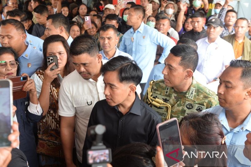 Gibran kunjungi siswa diduga keracunan MBG di Berastagi