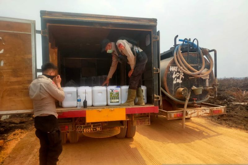 Polda Sumsel gunakan cairan khusus X-Fire Slog padamkan karhutla di Muara Enim