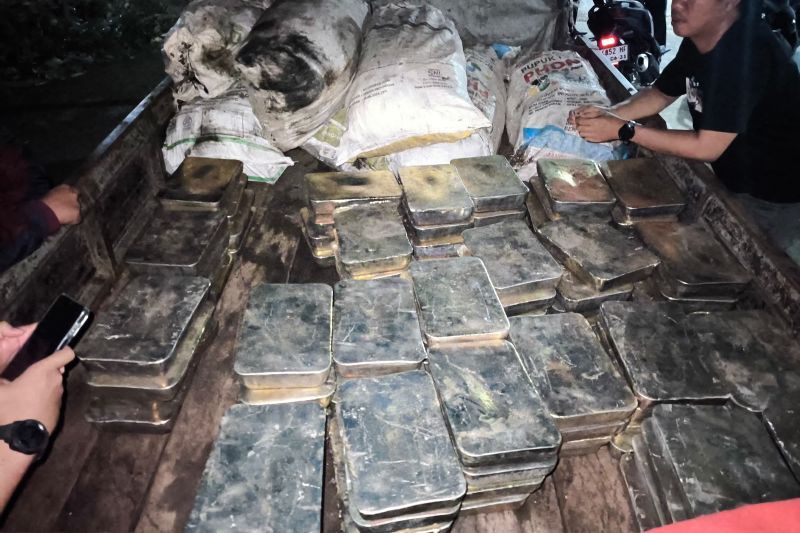 Polresta Pangkalpinang amankan 4,1 ton lempeng diduga timah ilegal