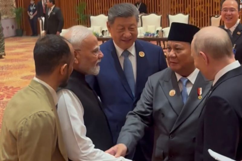 Prabowo berbincang hangat dengan Modi, Putin dan Xi di BRICS