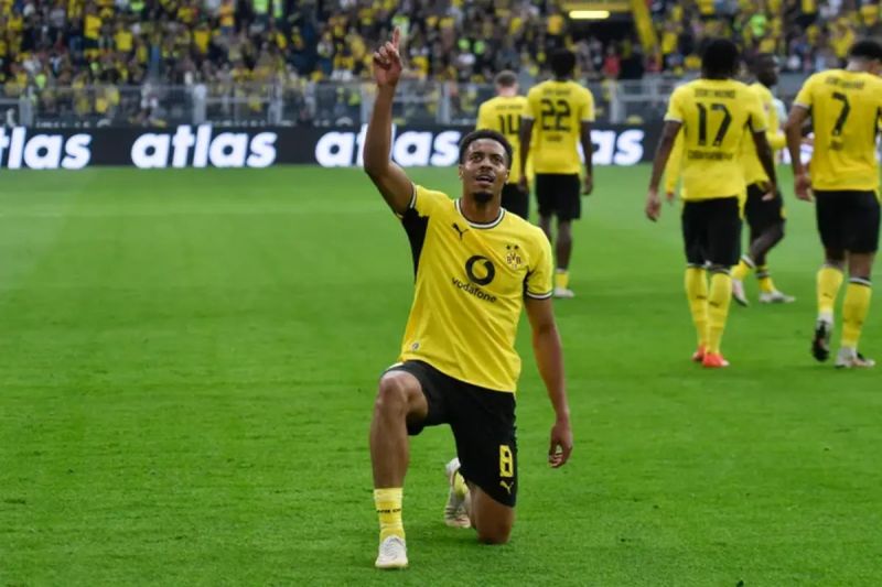 Felix Nmecha borong dua gol saat Dortmund menang 3