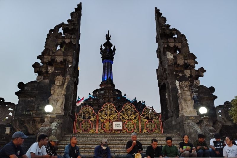 Jurnalis Bali doa bersama harap lima pewarta hilang di Selat Sunda lekas ditemukan