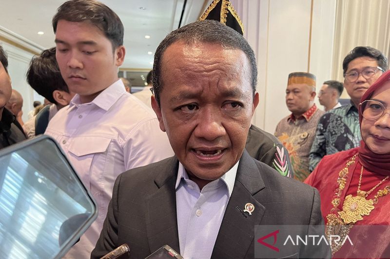 Bahlil sebut peralihan konsumsi dan penimbunan BBM sebabkan antrean