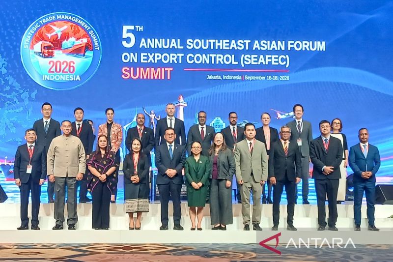 Menteri Perdagangan (Mendag) Budi Santoso (baris pertama, kelima dari kiri) menghadiri 5th Annual Southeast Asia Forum on Export Controls (SEAFEC) di Jakarta, Rabu (16/9/2026). ANTARA/Uyu Septiyati Liman