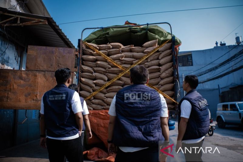 Direktorat Reserse Kriminal Khusus Polda Metro Jaya mengungkap kasus dugaan impor kacang tanah ilegal sebanyak 49,85 ton atau setara 1.536 karung yang siap diperdagangkan di Penjaringan, Jakarta Utara, Rabu (16/9/2026). ANTARA/HO-Ditreskrimsus Polda Metro Jaya