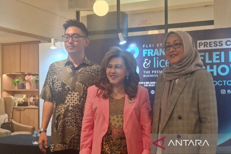 (kiri ke kanan) - Project Manager FLEI Business Show Rulief Harjianto, Ketua Umum Perhimpunan Waralaba dan Lisensi Indonesia (WALI) Levita G. Supit, dan Franchise Consultant dari Franchise Academy Indonesia Evi Diah Puspitawati dalam konferensi pers FLEI Business Show 2026 di Jakarta, Rabu (16/9/2026). ANTARA/Aji Cakti
