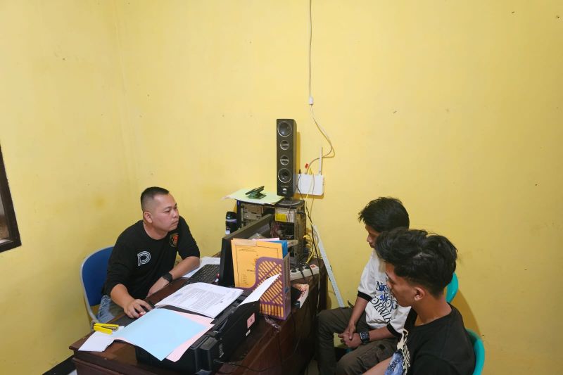 Polres Cimahi meringkus dua pelaku penganiayaan pria diduga ODGJ