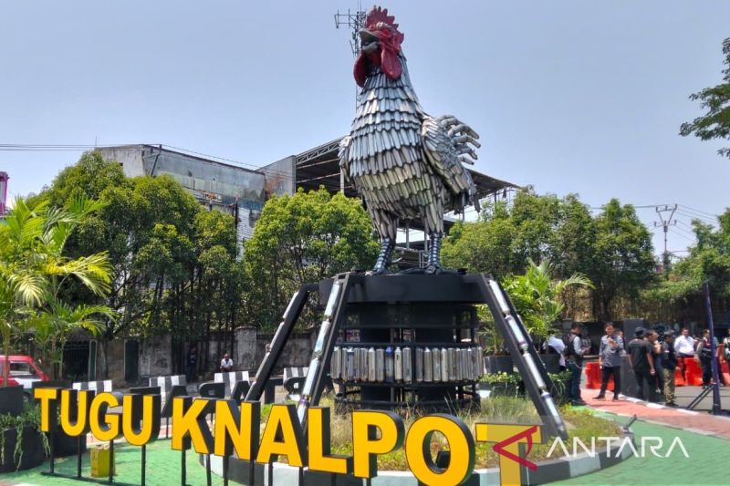 Unik! Polres Cianjur bangun Tugu Ayam Pelung dari ratusan knalpot bising hasil razia
