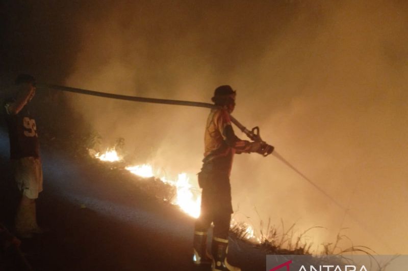 BPBD Muara Enim padamkan karhutla 10 hektare di Desa Putak