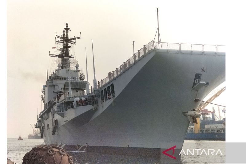 Kapal Induk Giuseppe Garibaldi akhirnya tiba di Jakarta