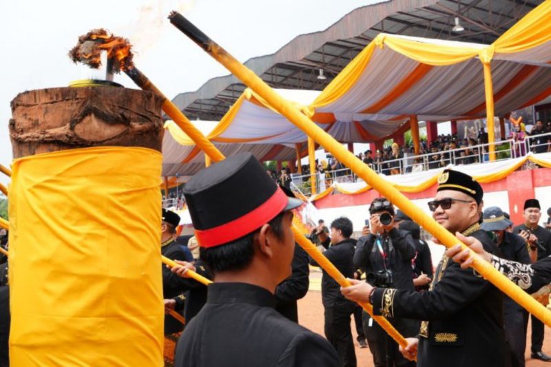 Tiang Ayu berdiri, Erau Adat Kutai dimulai