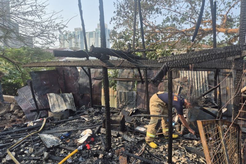 Kebakaran melanda bedeng di Kelapa Gading Timur, Jakut