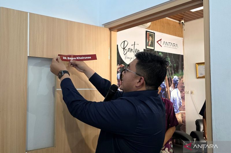 ANTARA mendedikasikan ruang rapat kenang karya pewarta Bagus Khoirunas