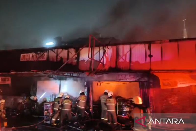 Bengkel mobil di Kemayoran terbakar, 22 unit Damkar dikerahkan