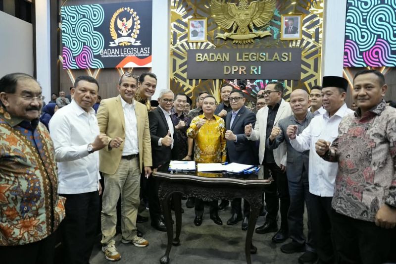 DPR dan pemerintah sepakati solusi konflik agraria dalam rapat dipimpin Dasco