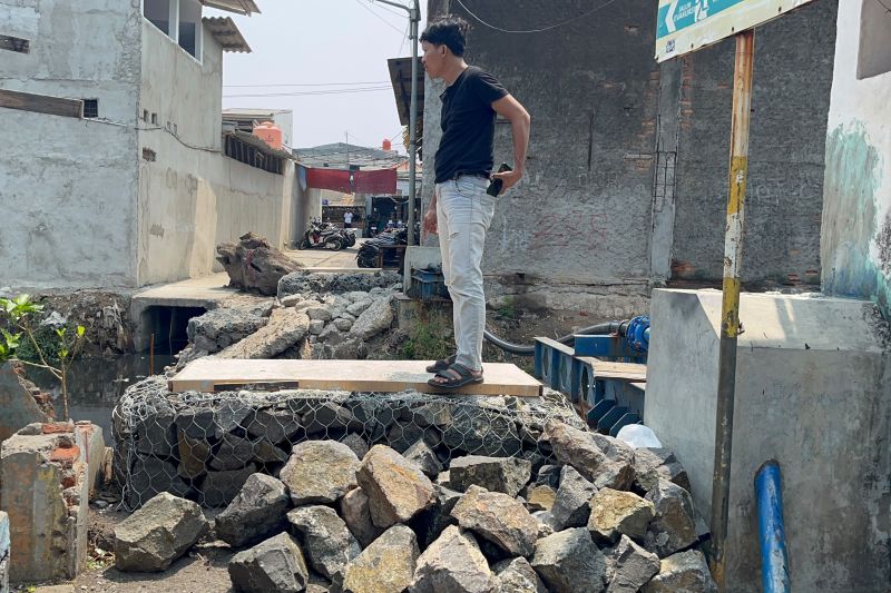 Warga Tegal Alur berencana bangun kembali jembatan secara swadaya