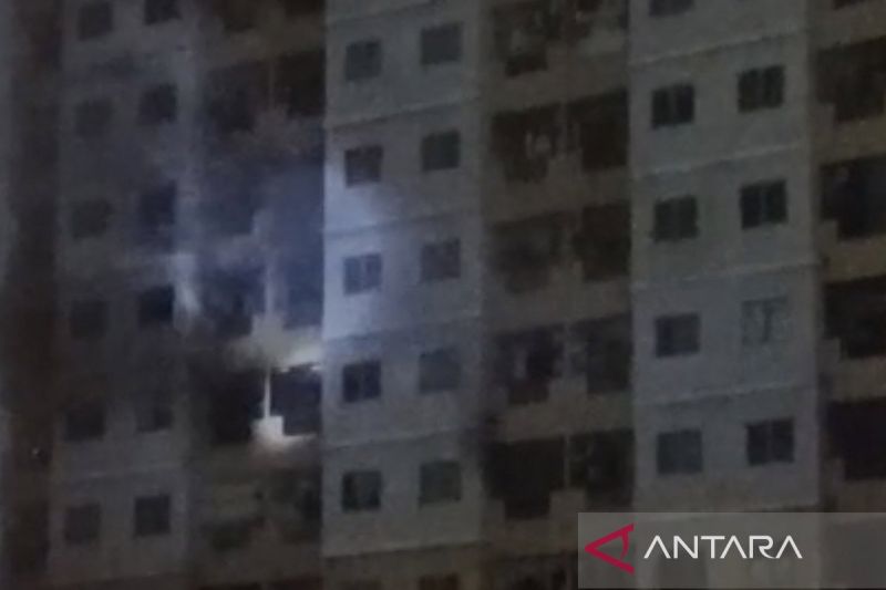 Gulkarmat evakuasi 53 orang dari Apartemen Teluk Intan  yang terbakar