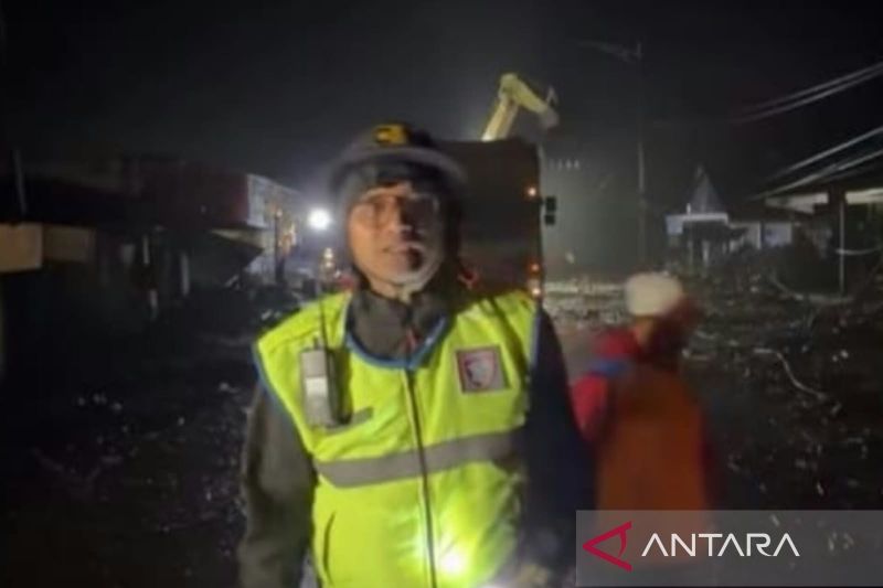 Akses jalan Solok-Padang putus akibat banjir bandang di Arosuka