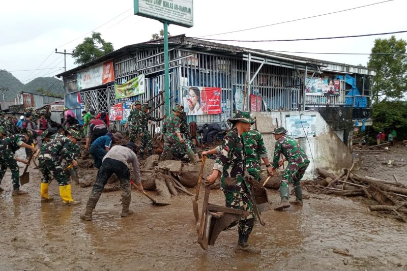 TNI dikerahkan tangani becana banjir bandang di Solok