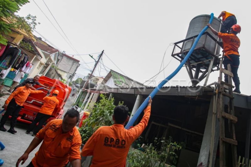 BPBD Jaksel salurkan 44.000 liter air bersih atasi kekeringan