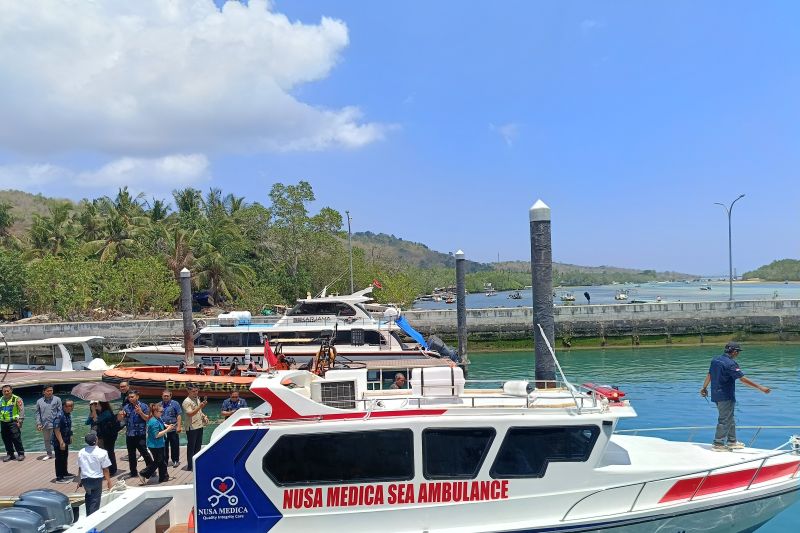Ambulans laut percepat layanan kesehatan warga dan wisatawan di Nusa Penida-Lembongan