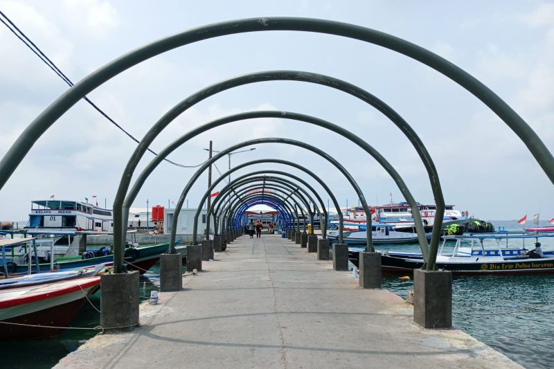 Sudinhub Kepulauan Seribu bangun kanopi trestle di Pulau Harapan