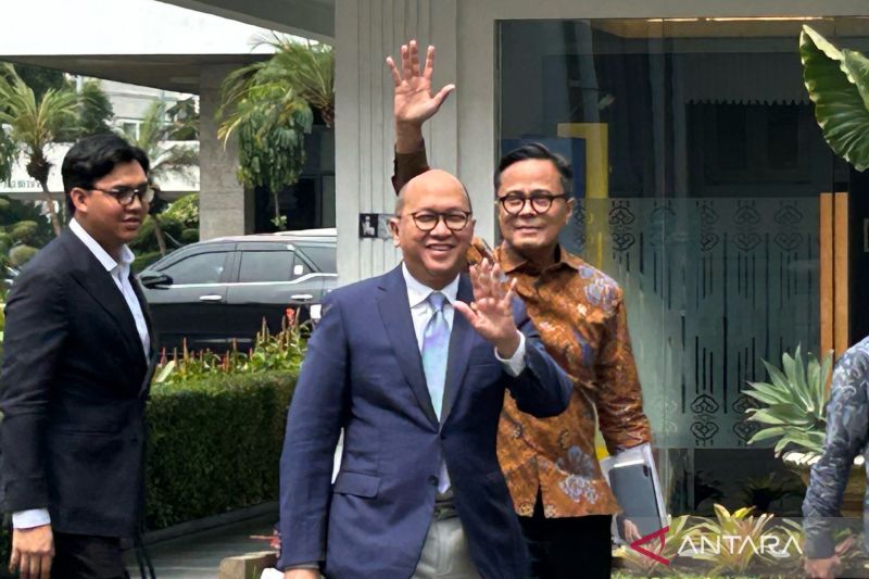 Donny Oskaria sebut manajer kopdes bukan pegawai BUMN