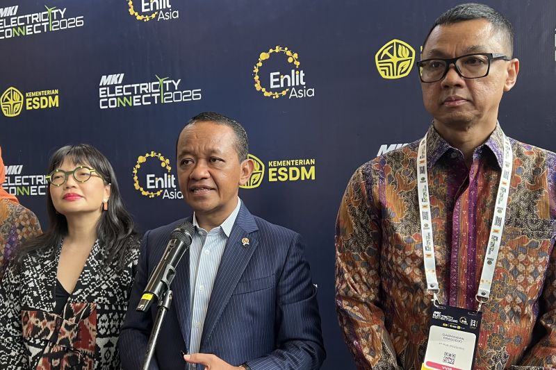 Bahlil akan pangkas birokrasi tender untuk percepat PLTS 100 GW